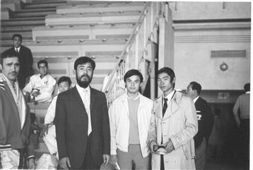 Sensei Nguyen Ngoc 1er Dan avec son ami et professeur Truong Cong Chau, élève de Maitre Kasé lors des championnats du Monde Shukokaï 1969 en France